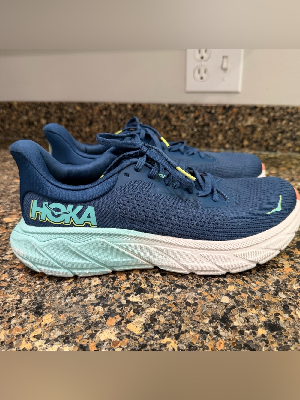 Hoka ladies Arahi size 9 Navy Blue and Mint Lightweight Running Sneakers